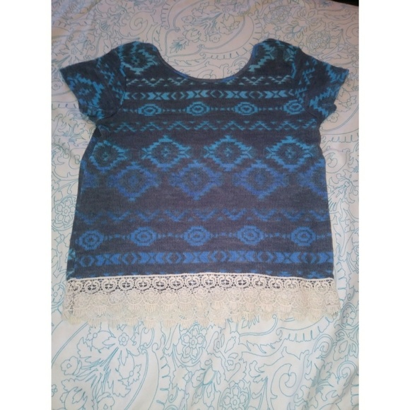 Cute Aztec top - Picture 4 of 8